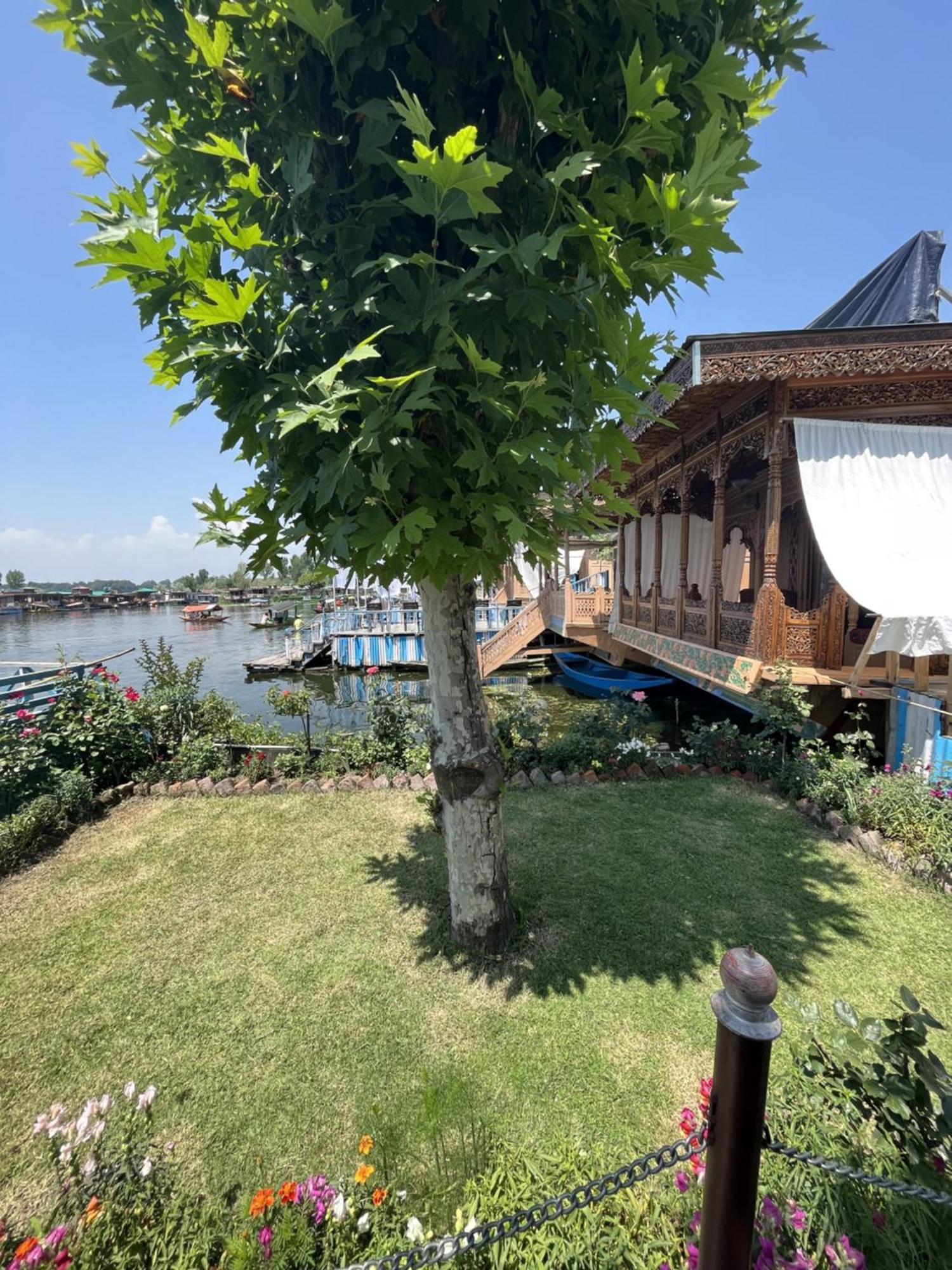 The Heritage Group Of Houseboats Сринагар Экстерьер фото