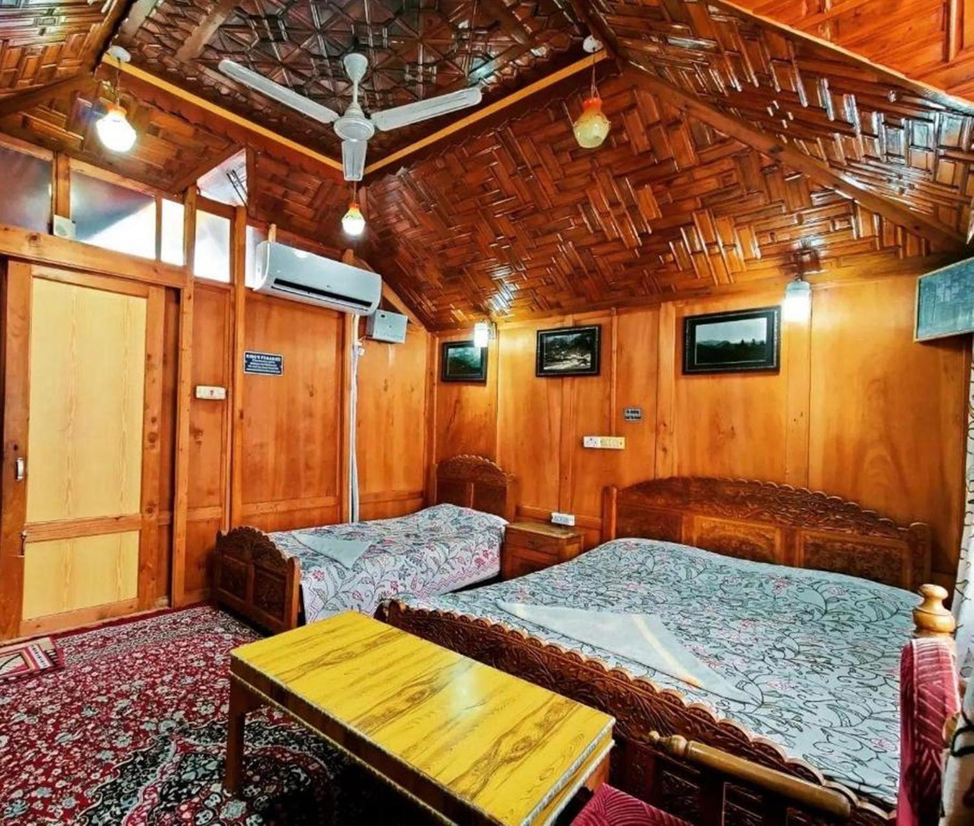 The Heritage Group Of Houseboats Сринагар Экстерьер фото