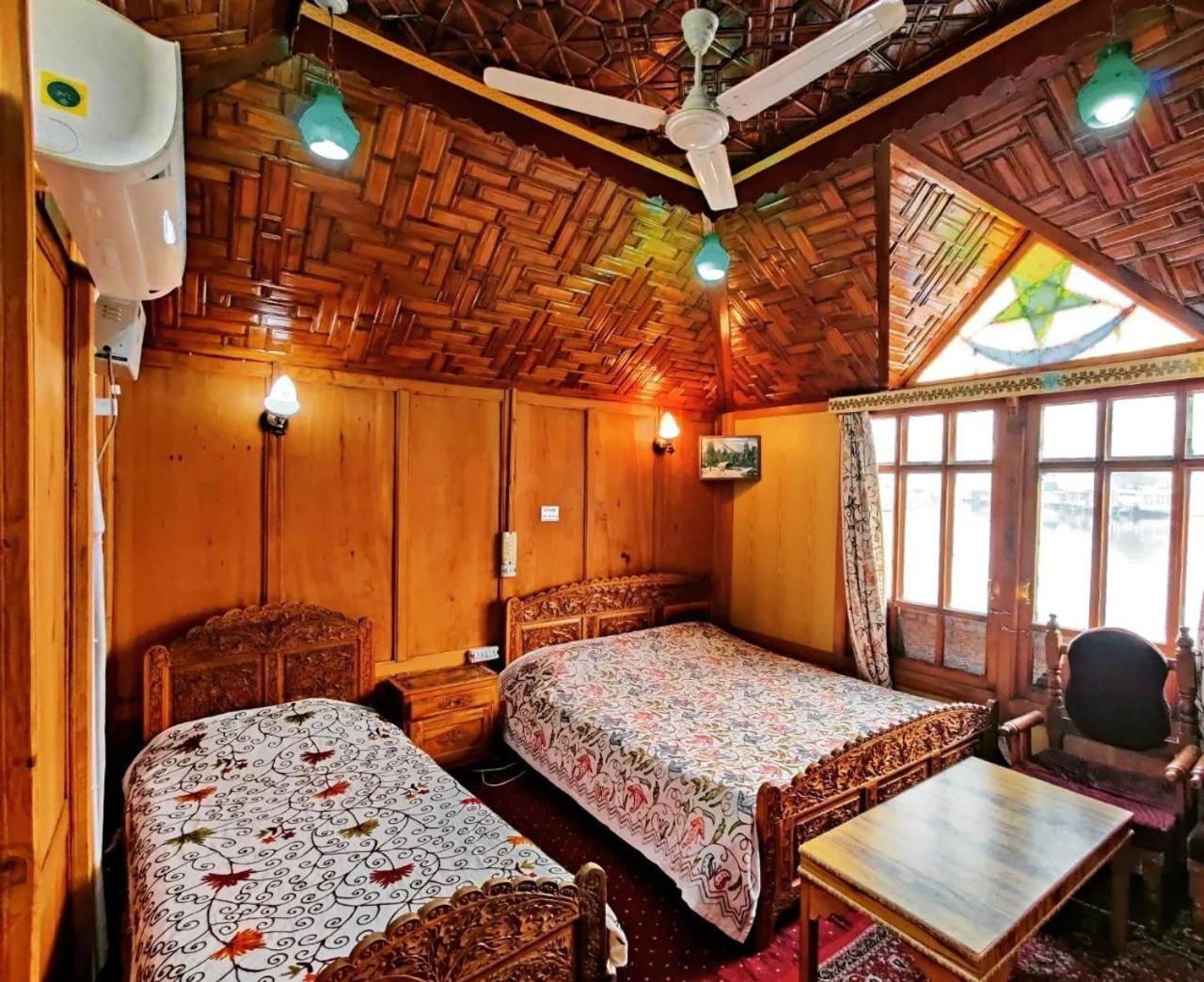 The Heritage Group Of Houseboats Сринагар Экстерьер фото